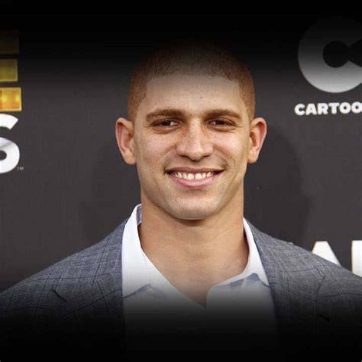 
Anthony Varvaro Height, Weight, Net Worth, Age, Birthday, Wikipedia, Who, Nationality, Biography 