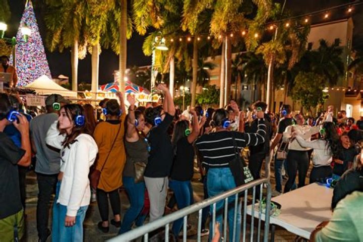🎄Delray Beach - Holiday Village Activities | Macaroni KID Boynton Beach