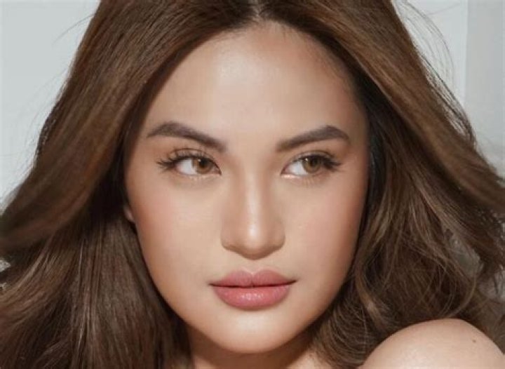 Julie Anne San Jose Parents: Jonathan Roque San Jose And Marivic San Jose