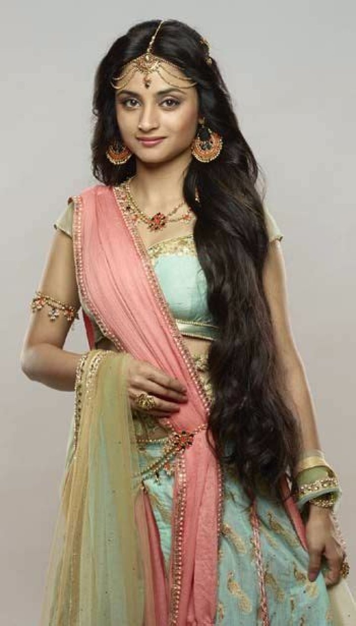Madirakshi Mundle Height, Weight, Net Worth, Age, Birthday, Wikipedia, Who, Instagram, Biography